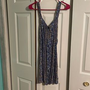 Key hole in the front and adjustable straps